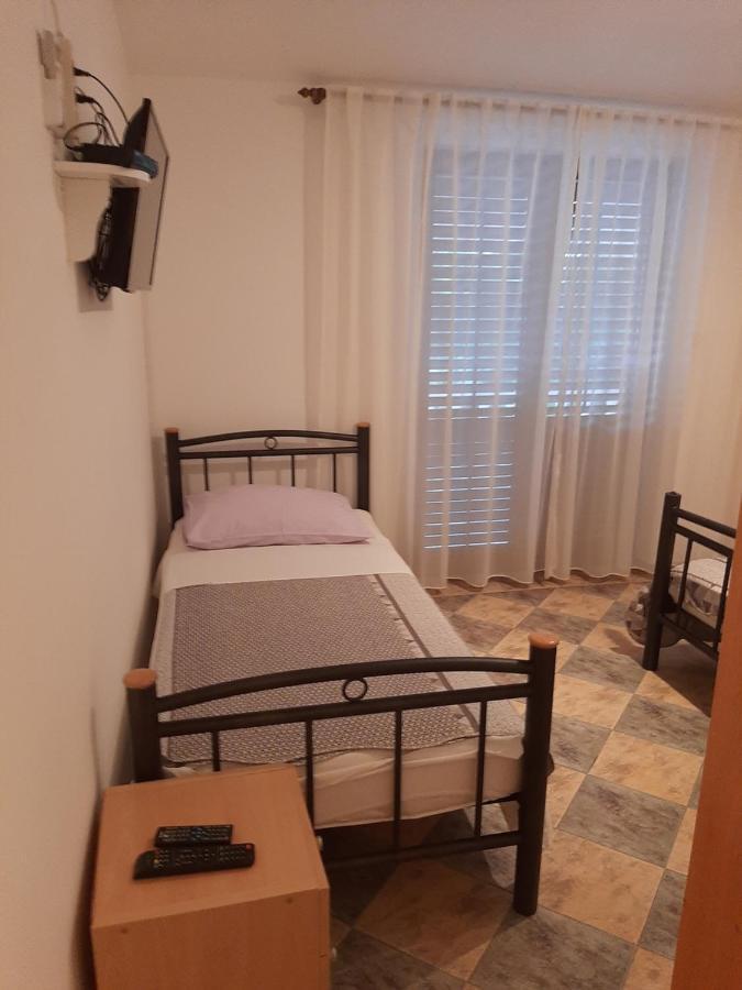 Apartments Marta Starigrad Paklenica Exterior photo