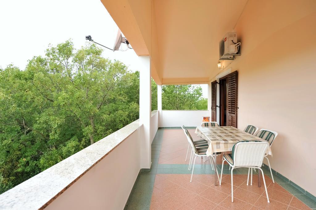 Apartments Marta Starigrad Paklenica Room photo